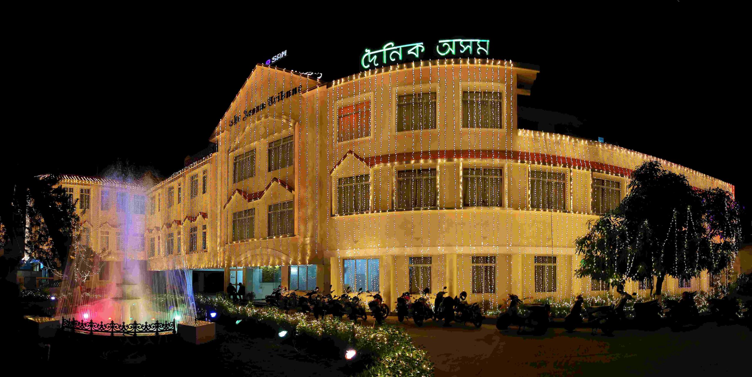 There are various options for staying with beautiful views and comfortable facilities.