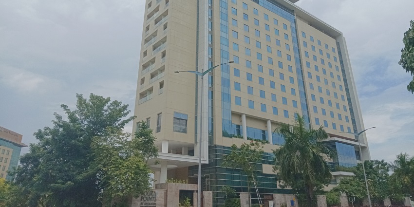 A picture of a hotel in Kochi during day time