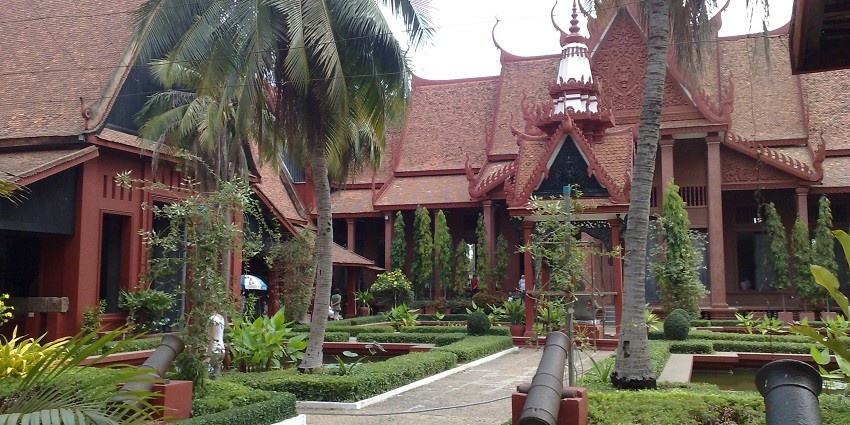National Museum Phnom Penh can be reached easily from the nearby cities of Cambodia.