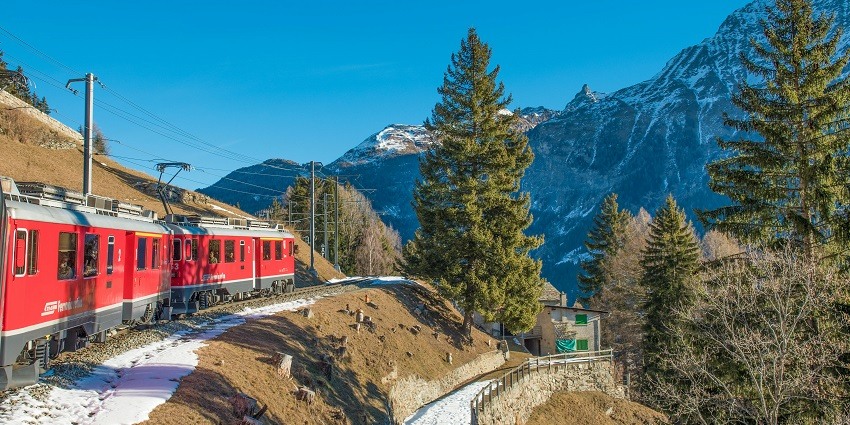 There are multiple ways to reach the Kamrunag Temple which is located in Himachal Pradesh.