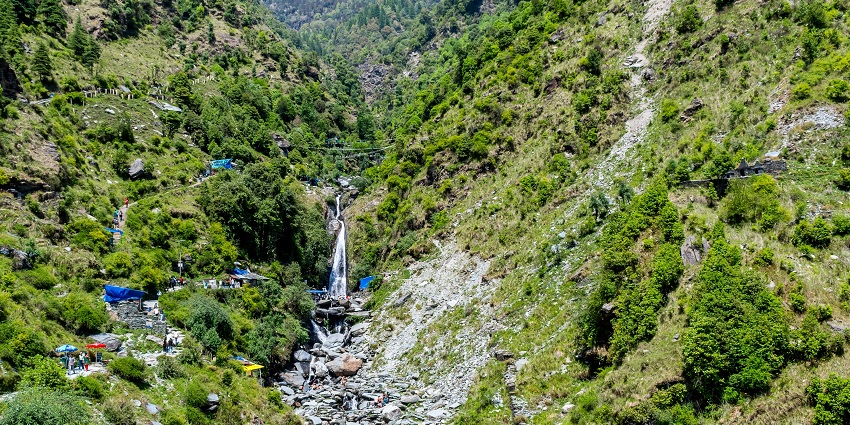 An image of majestic Bhagsunag Waterfalls, a beautiful waterfall situated near Bhagsunag.