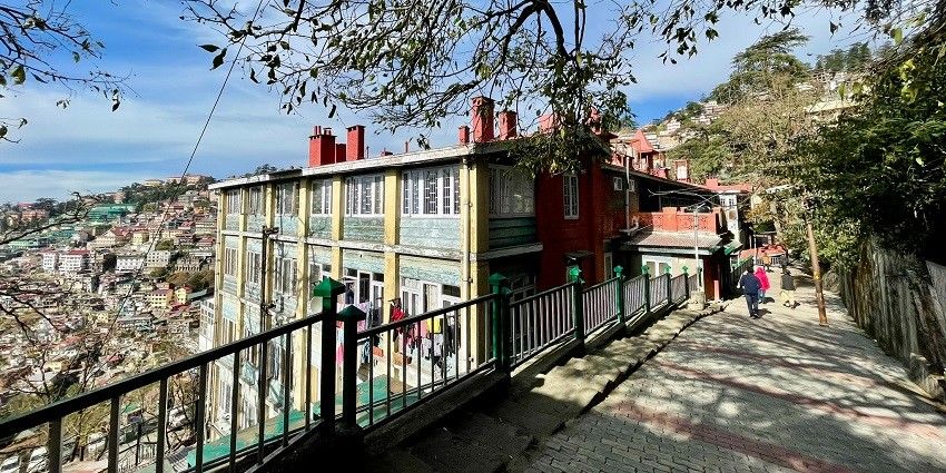 Beautiful snap of the Mall road path near the Himachal State Museum in Shimla