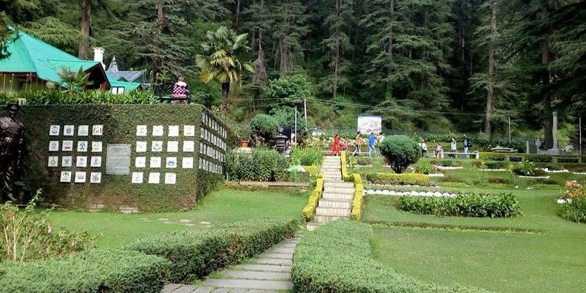 A picture of the huge garden area of the Army Heritage Museum with picnickers