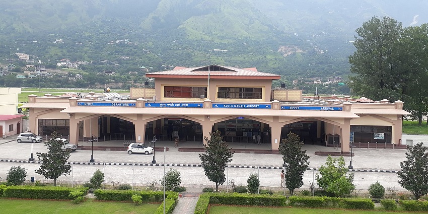 Rohtang Pass trekking plans can be executed once you reach Himachal Pradesh.