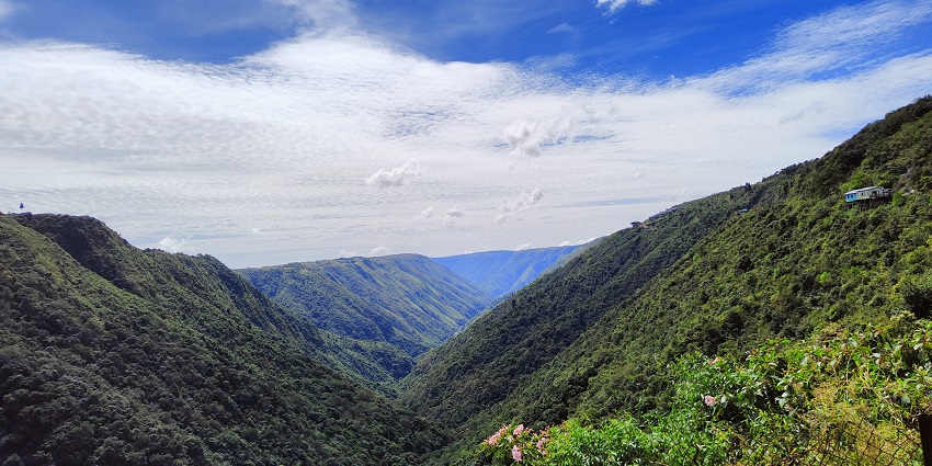 A picture of a scenic landscape in Meghalaya around the Siju Caves having green mountains