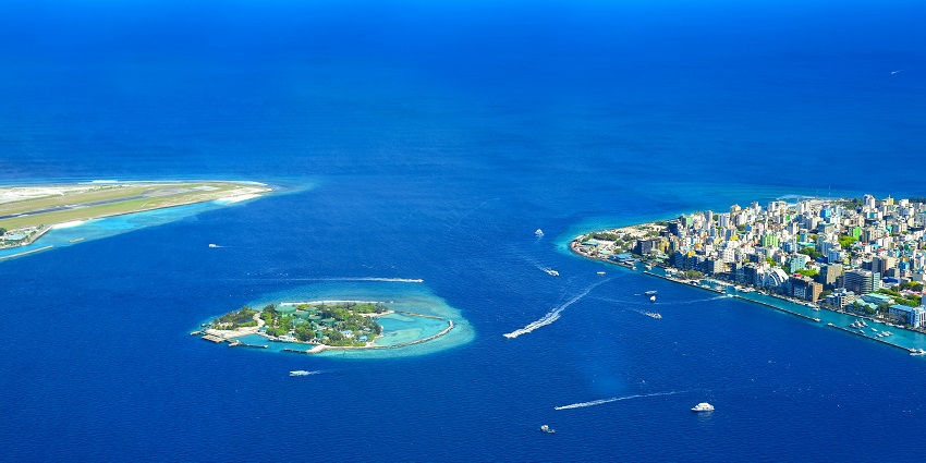 Reaching Addu Nature Park is easy as it is quite accessible via flight or ferry services.