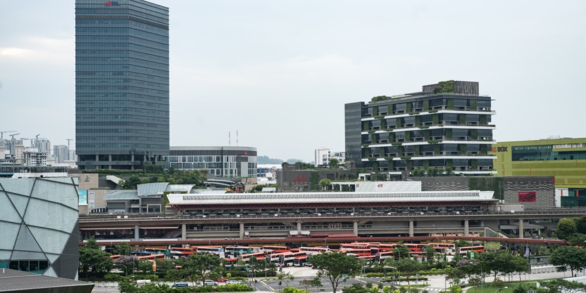 Science Museum Singapore is easily accessible and can be reached via taxi or bus.