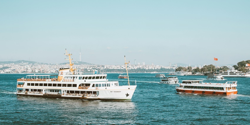 One of the best ways to reach the Nusa Islands is by ferry from Sanur or Padang.