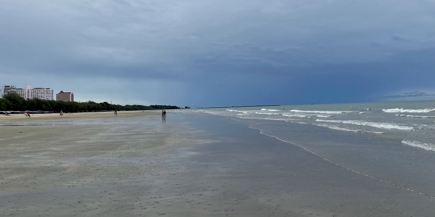 Idyllic evening views of the shore and the blue ocean at the night beach of Hua Hin