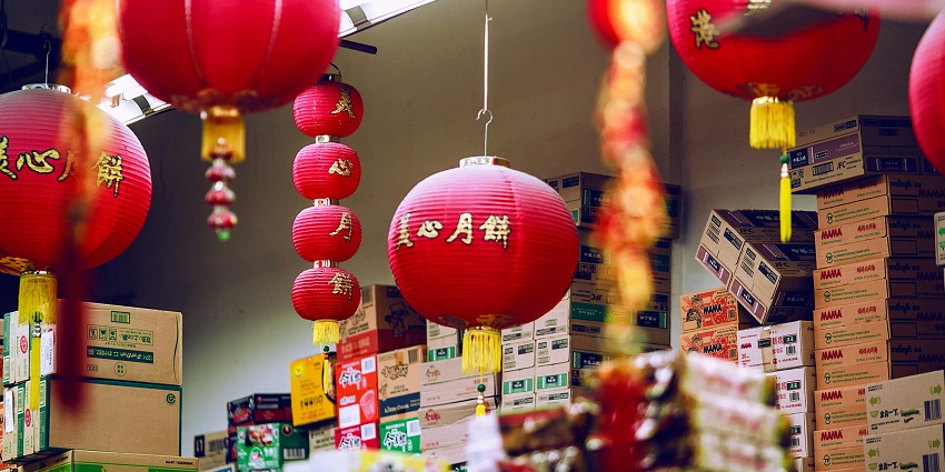 Shop unique souvenirs at the night market in Thailand with vibrant stalls and street food.