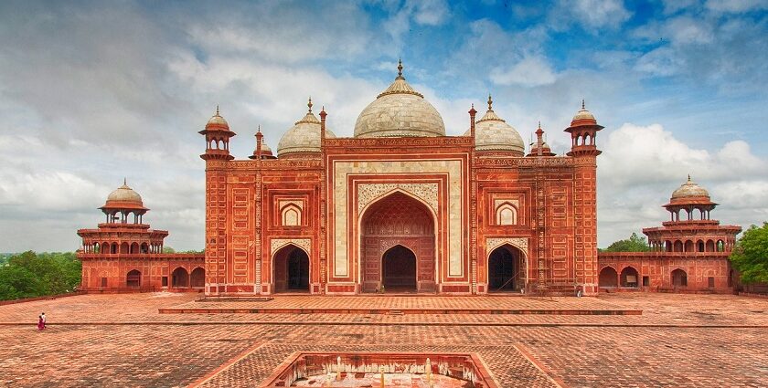 Panoramic view of the Humayun tomb under a clear sunny day in Delhi