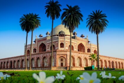 Panoramic view of the beautiful tomb if the Humauan–places to visit in Old Delhi