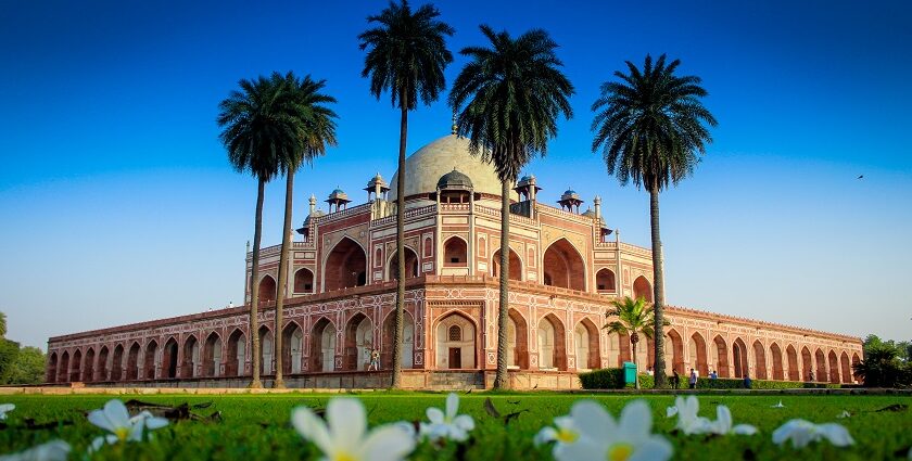 Panoramic view of the beautiful tomb if the Humauan–places to visit in Old Delhi