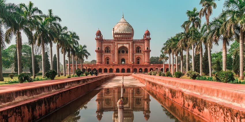 Humayun's Tomb is one of the best historical monuments in the capital city of India.