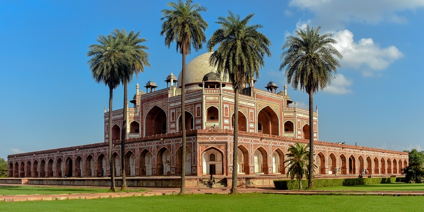 Panoramic image of the historic Humayun’s tomb amidst the beautiful garden and coconut trees