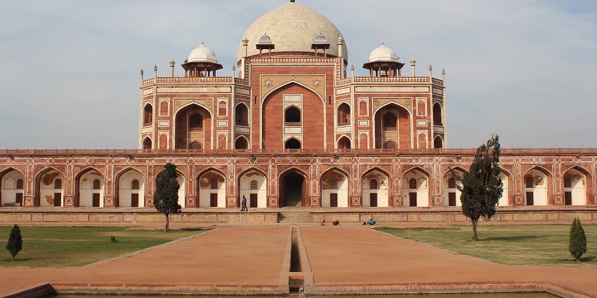 Humayun’s Tomb, a UNESCO site, is one of the best places to visit near Lotus Temple.
