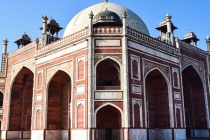 Witness the stunning architecture of Humayun’s Tomb on your next trip to Delhi.