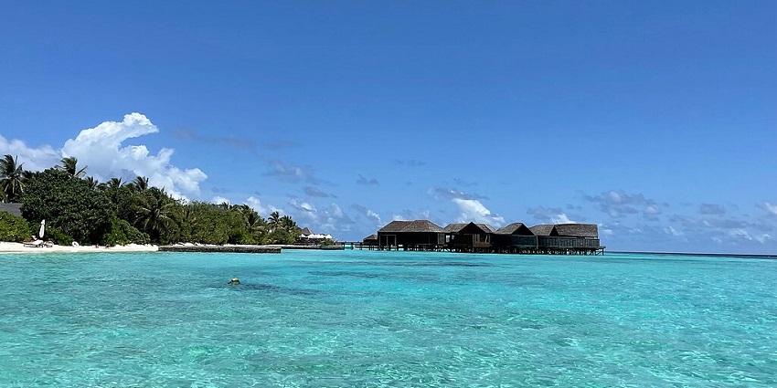 Snapshot of the panoramic view of the beautiful Huvahendhoo Island and its blue Lagoons