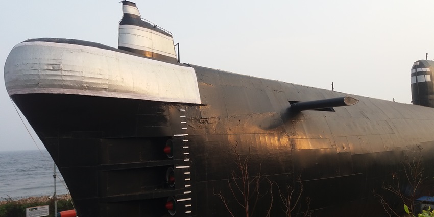 A picture of a submarine museum built in the shape of a submarine, located in Vizag