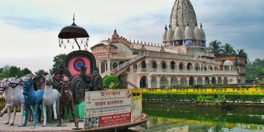 One among the peaceful places to visit in Siliguri for couples, this temple radiates immense calmness.