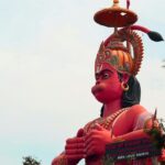 An idol of Lord Hanuman outside the Jhandewalan Temple can be seen from a distance.