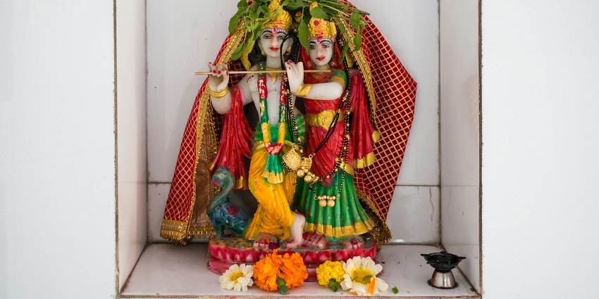 Witnessing the aaratu of Lord Krishna is one of the best things to do in Aranmula Temple.