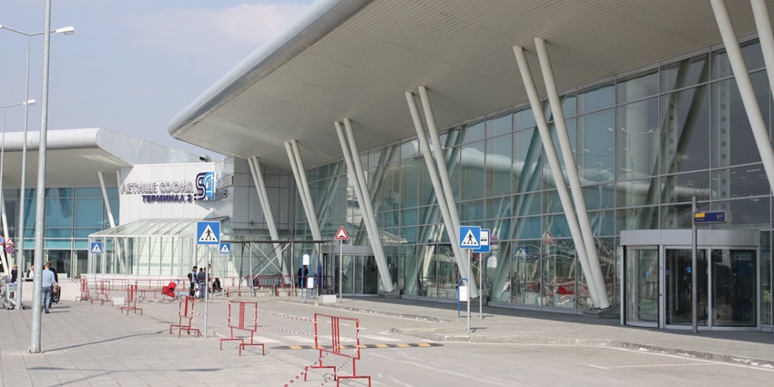 This airport is a connecting spot for tourists to reach the main destination.
