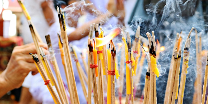 Snake Temple has a lot of incense sticks lightened up which can be spotted on the premises.