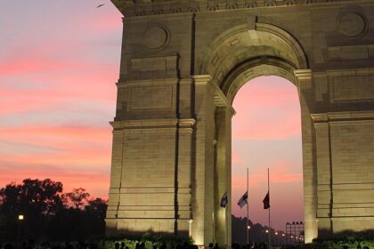 India Gate, with a peaceful ambience, offers several things to do in Delhi in summers.