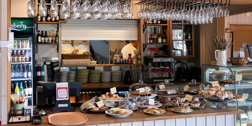 The cafes on the streets serve delicious dishes and offer a cosy ambience for tourists in chilly weather