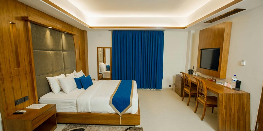 Accommodations around the park offer a variety of options according to tourists budget and needs