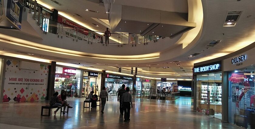 Mani square mall is one of the most popular shopping malls in Kolkata among fashion enthusiasts