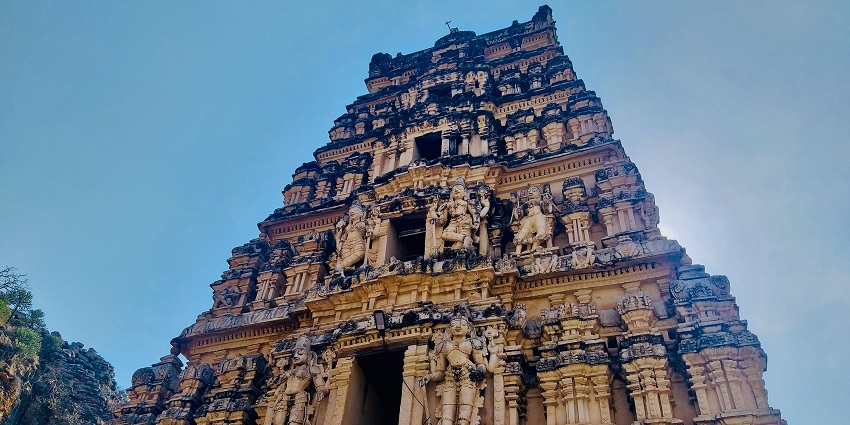 This temple reflects the centuries old past of the Tirumala, an ideal destination for history buffs
