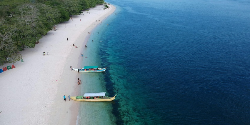 Gear up for island hopping via a ferry, and have an ultimate experience with family.