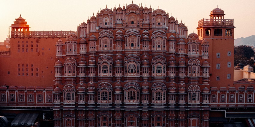 A view of Hawa Mahal in Jaipur, one of the best places to visit near Delhi in May.