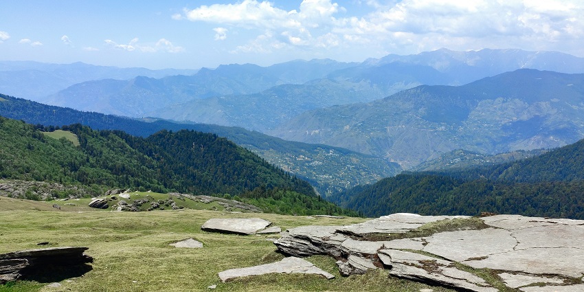 Jakhoo Hill, one of the best places to visit in Shimla for couples, has views to die for.