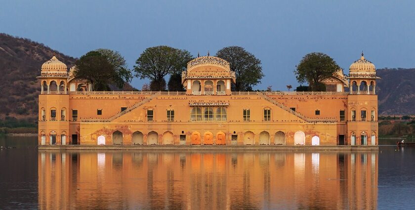 Explore Jal mahal in Jaipur among the gorgeous places to visit near Delhi in October.