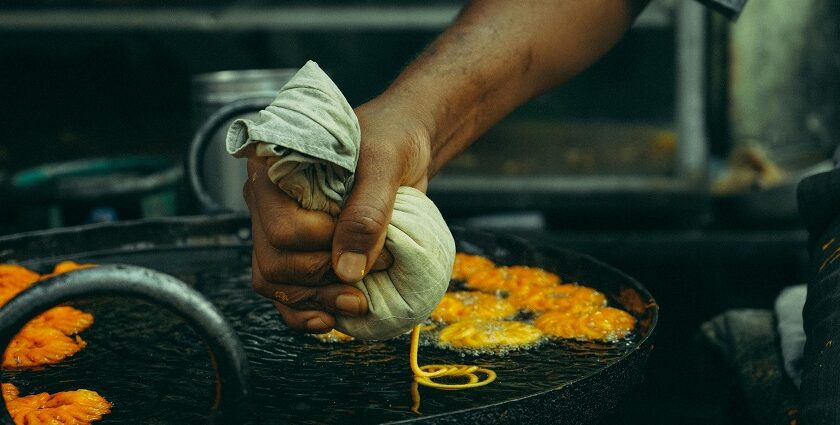 A mouth-watering picture of jalebi that is being served at one of the stalls.