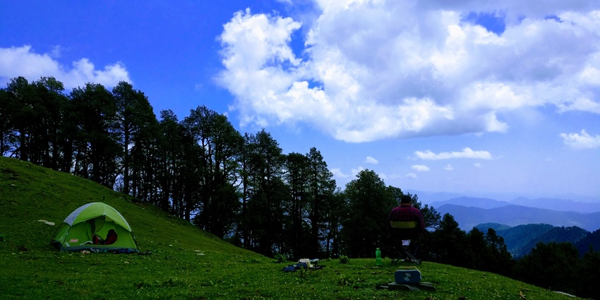 Witness the beautiful views of mountains at the Jalori Pass Campsite, Himachal Pradesh.