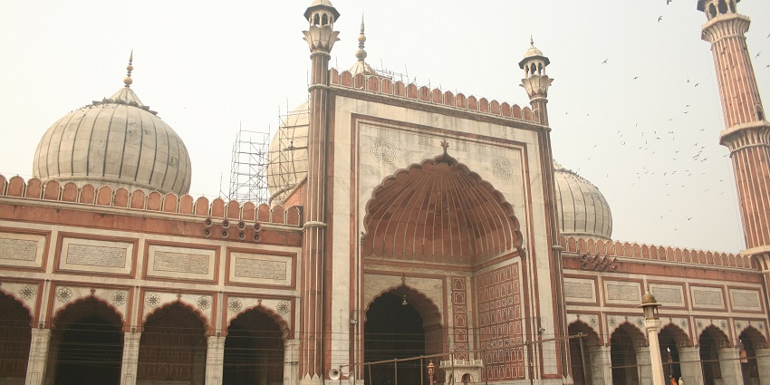 Jama Masjid is the oldest mosque in Delhi that is one of the places to visit near Red Fort