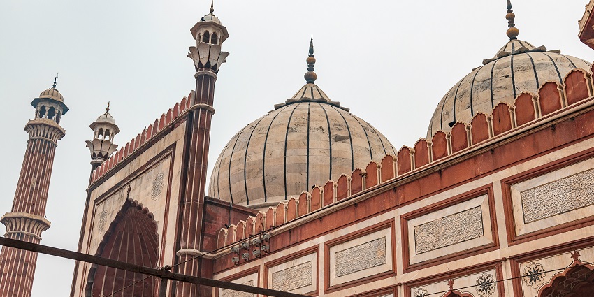 Discovering the Jama Masjid is one of the best things to do in Chandni Chowk Delhi.