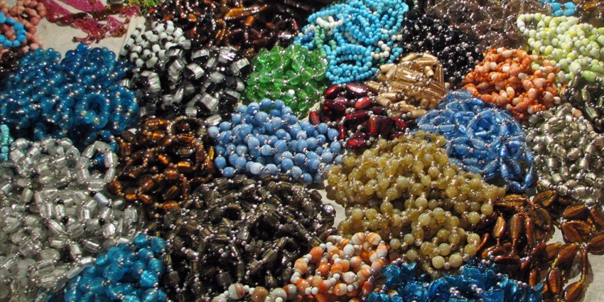 Janpath is among the places to visit near Sarojini Nagar famous for its street shopping.