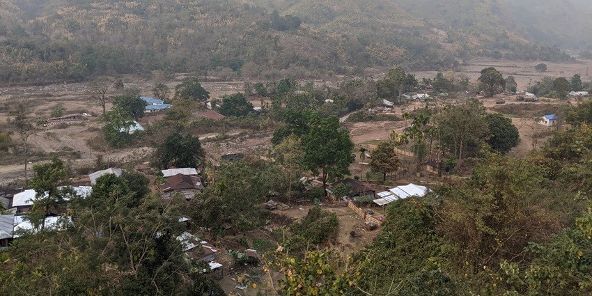 This village is a hub of mystery for tourists, as many birds mysteriously gather here during monsoon