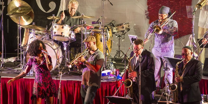 Listen to the enchanting songs and performances at the jazz festival in Dubai