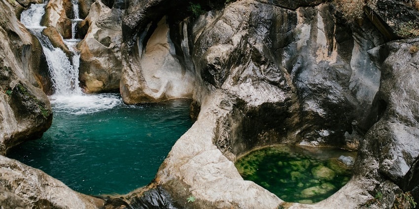 Jogini Falls is one of the best places for travellers looking for breathtaking views.