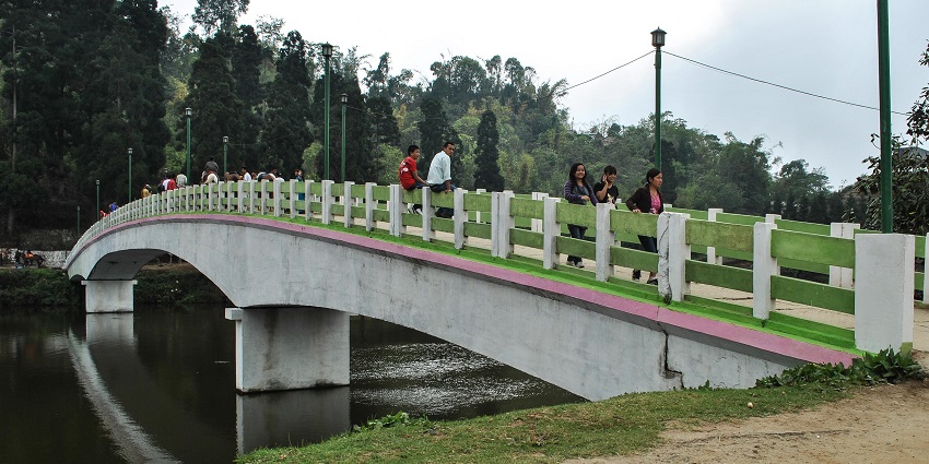 Jorpokhri Wildlife Sanctuary has a large variety of flora and fauna, attracting wildlife-lovers.