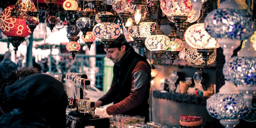 Beautiful snapshot of the Jwalaheri Market and the shop of bracelets and decor