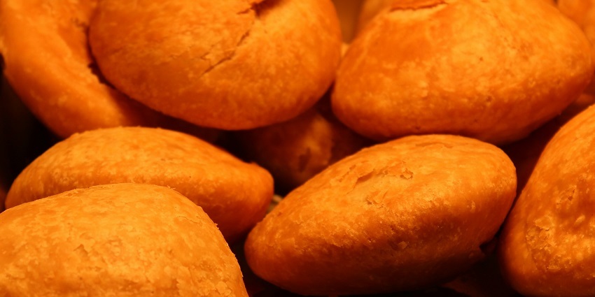 Kachoris are a delectable street food in Shimla that can be consumed for breakfast.