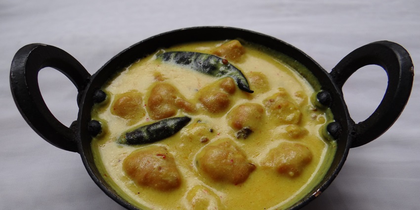 Kadhi Badi is a mix of vegetable curry and pakoras prepared with besan, i.e. gram flour.