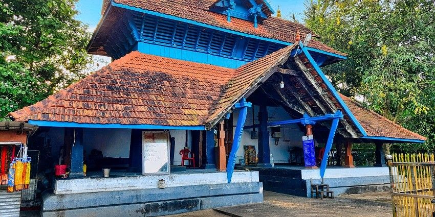 Kaduthuruthy Thali Sree Mahadeva Temple is one of the most amazing temples in Kochi.